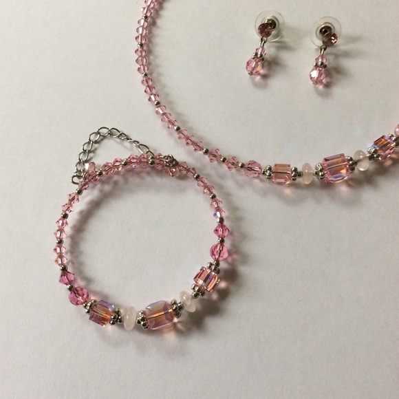 Pink Crystal Little Girls Beaded Jewelry Set. - Picture 5 of 8